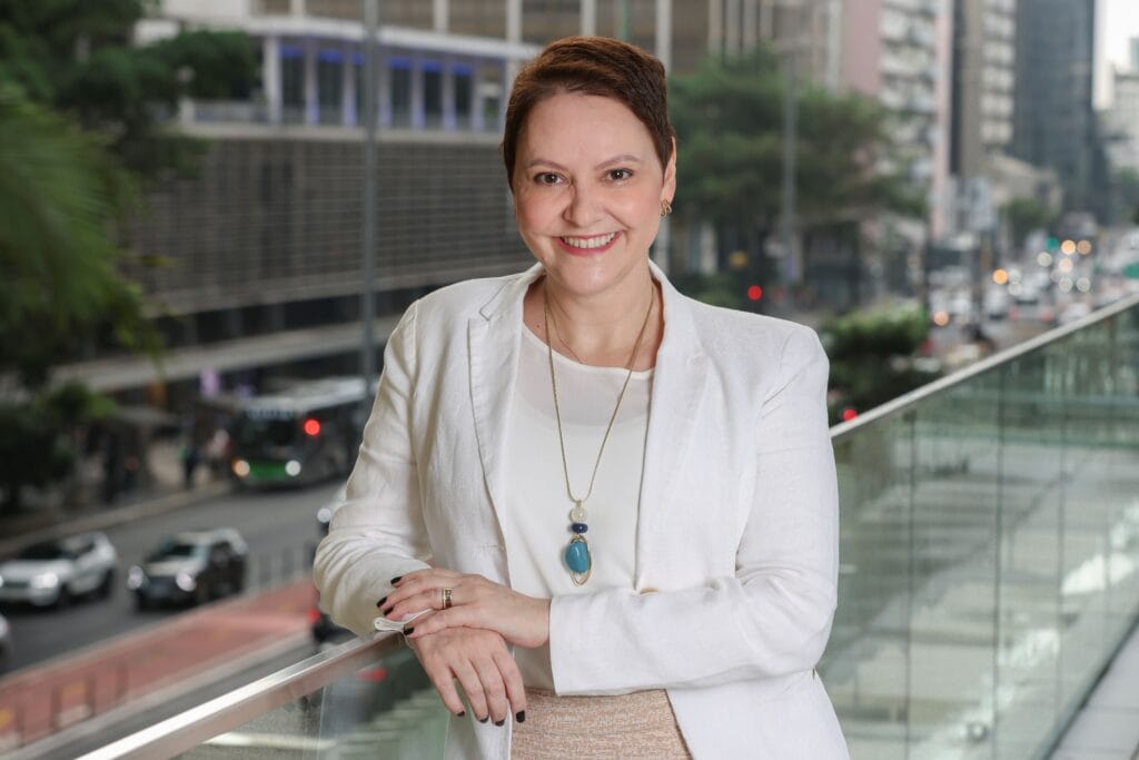 Viviane Perinotto, head de Comunicação Corporativa da Itaúsa, em registro institucional para entrevista sobre reputação, governança e transparência.
