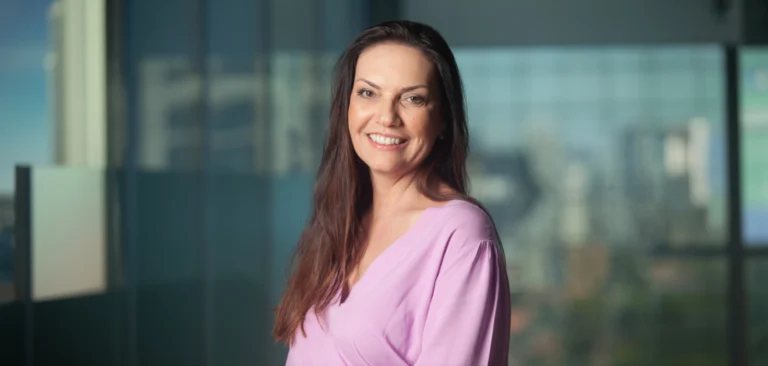 Andressa Lamana, diretora de Pessoas & Digital da CBA, em entrevista sobre ESG, IA e reputação corporativa